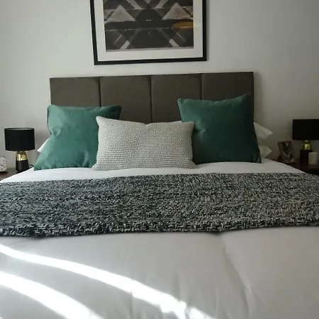 Charles Hope Apartment *
